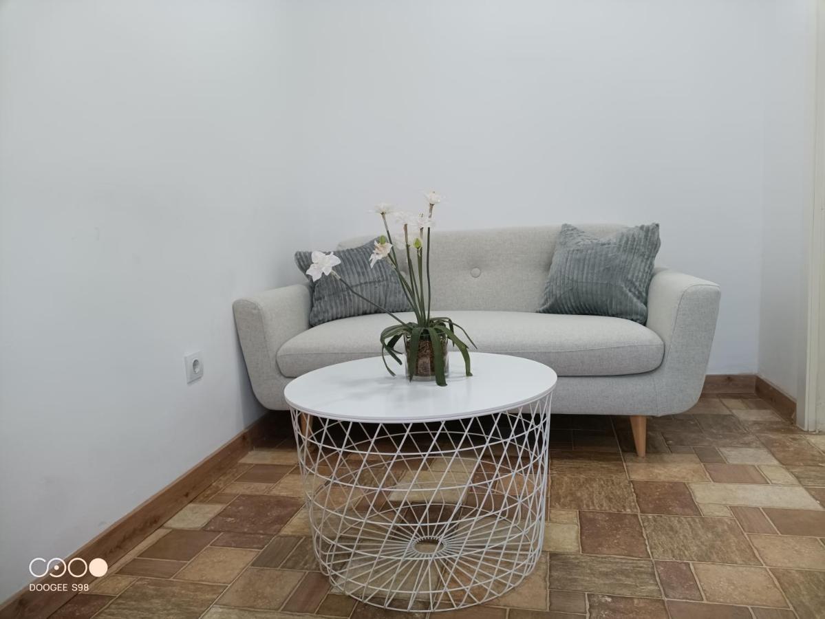 Vut Dalia Apartment อาบีลา ภายนอก รูปภาพ